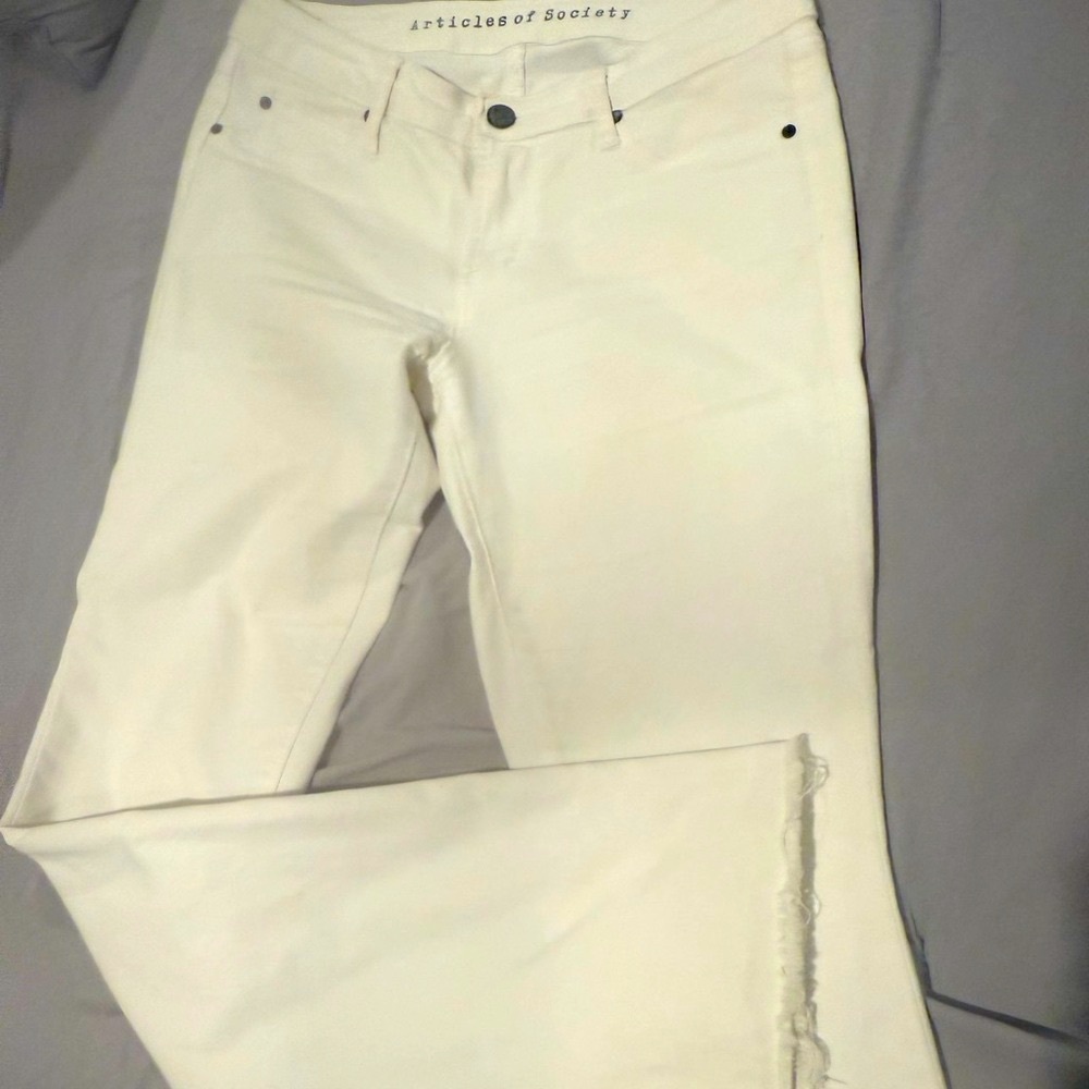 Articles Of Society White stretchy summer jeans!